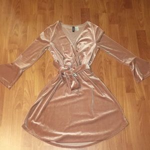 H&M bell sleeved dress